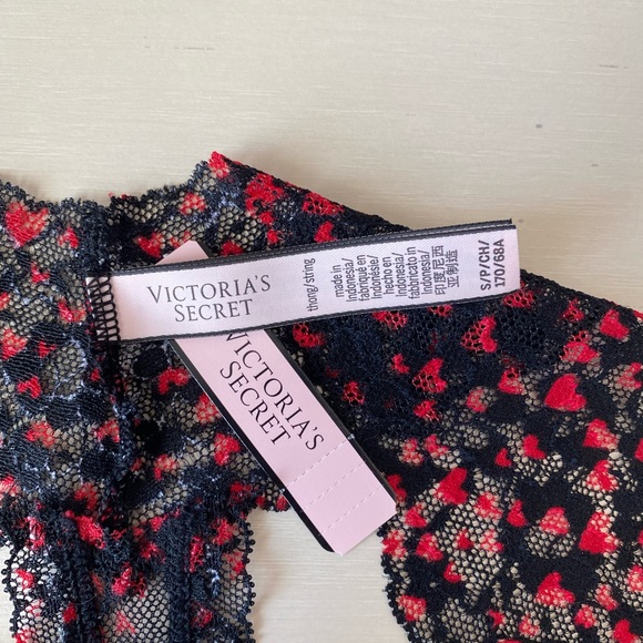 NWT Victoria’s Secret black lace thong with hearts - small - Picture 5 of 5